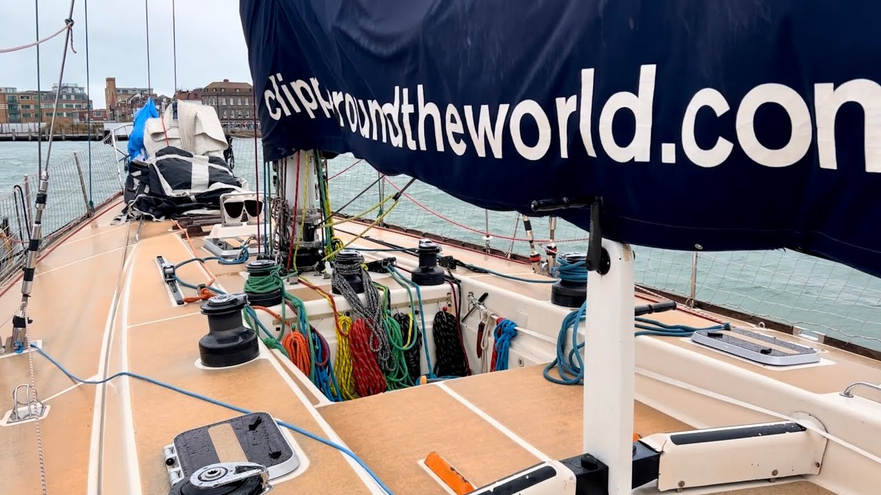 Clipper în jurul cursei mondiale de iahturi - turul de marina și la bord - Gunwharf Quay - Portsmouth