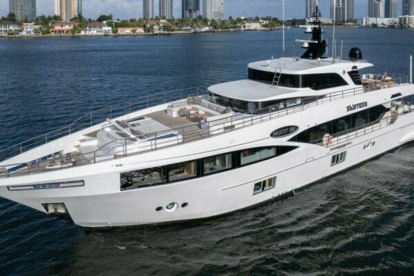 În interiorul unui Majestate 100 Super Yacht | 6.000.000 USD Superyacht Tour