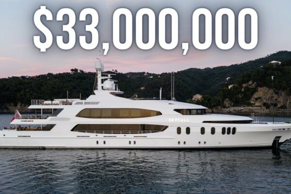 Tourând un superyacht de 33.000.000 USD 190 'Trinity