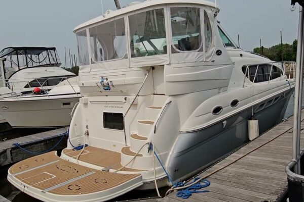 "Ultima Liveaboard? Sea Ray 40 Yacht îți va arunca mintea!" O barcă de lux sub 250.000 USD #BOAT