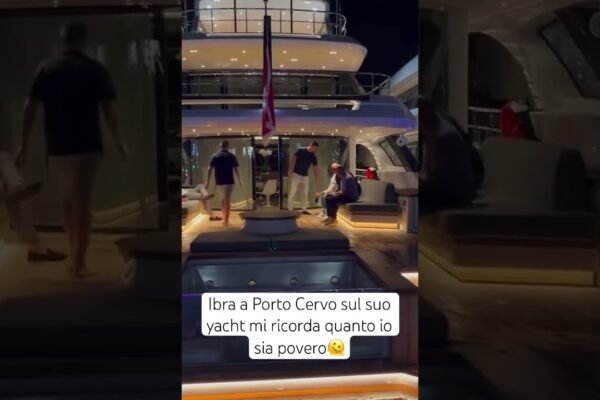 #zlatan pe #yacht -ul său din #portocerovo mă face să mă simt #povero 🥲 #zlatanoibrahimovic #Riante #Vacanza