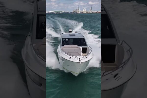 NX 44 de Italian Design House Pininfarina. Găsiți -vă iahtul perfect pe Yachtway. #Yachtway #yachts