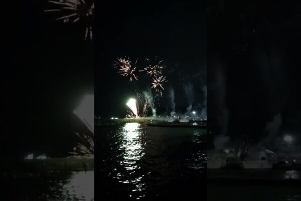 Artificii 🎆 la Yacht Club, Lae City. Comemorează 50 de ani de la Papua Noua Guinee