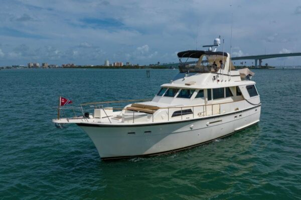 Hatteras 53 Yacht cu motor clasic