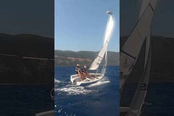 Navigarea din Dinghy în Golful Vasiliki