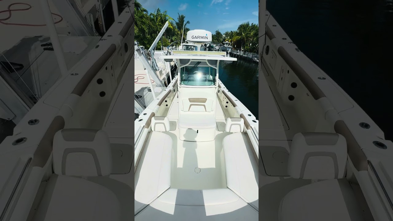 2018 World Cat 320 CC | Yachting de top albastru