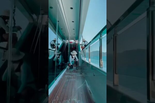 Ziua de spălare 🧽 #yacht #yachts #boat #BOATS #LUXURY #SAILOR #SEA #SAILORLIFE #CREW