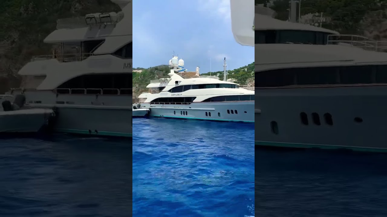 Apele ocupate în jurul Insulei Capri Italia! Un paradis de iahturi!