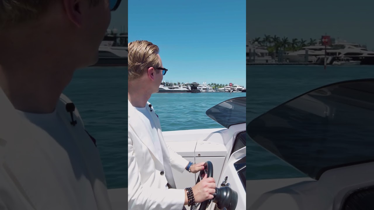 Frauscher 33 surprinde epoca de aur a yachting -ului cu linii curate, atemporale și performanțe moderne.