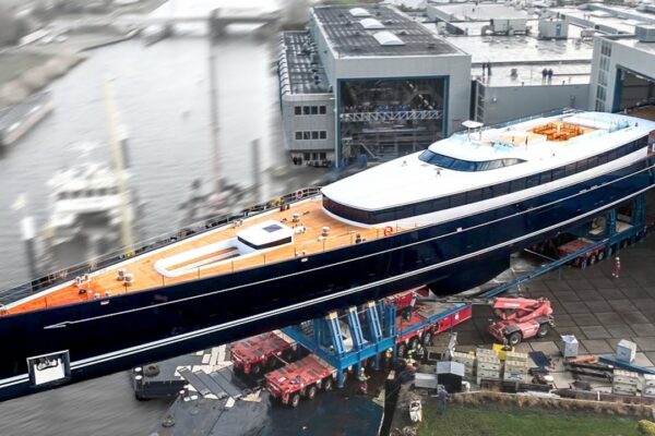 Așa se construiește 600.000.000.000 de dolari de mega iaht - doar câțiva miliardari americani pot cumpăra acest superyacht