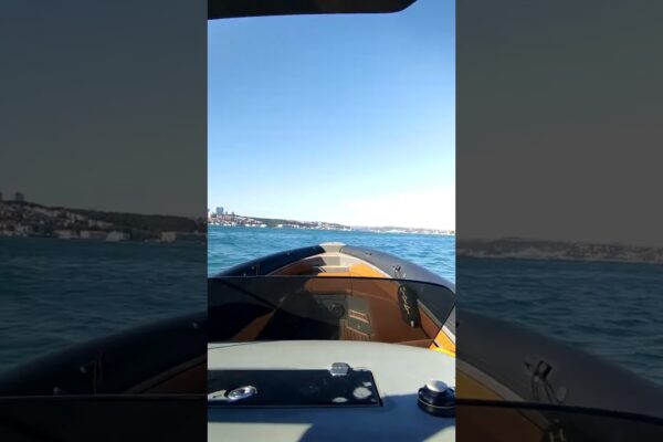 📍Bosphorus, İstanbul #yacht #yachts #boat #BOATS #LUXURY #SAILOR #SEA #SAILORLIFE #CREW