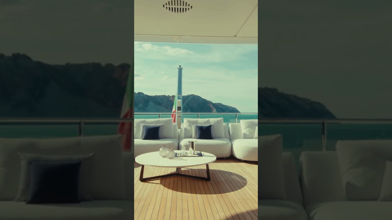 Super Yachts de lux - Custom Line 50, este o viziune a spațiului și a luminii - grupul Ferretti
