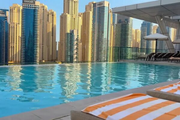 Vida Dubai Marina & Yacht Club Hotel - Hotel chic Waterfront | Tur 4K