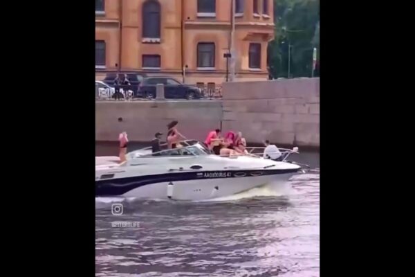 Nu mergeți niciodată cu barca sub influența alcoolului/ drogurilor. Mențineți întotdeauna o viteză sigură și rămâneți vigilenți