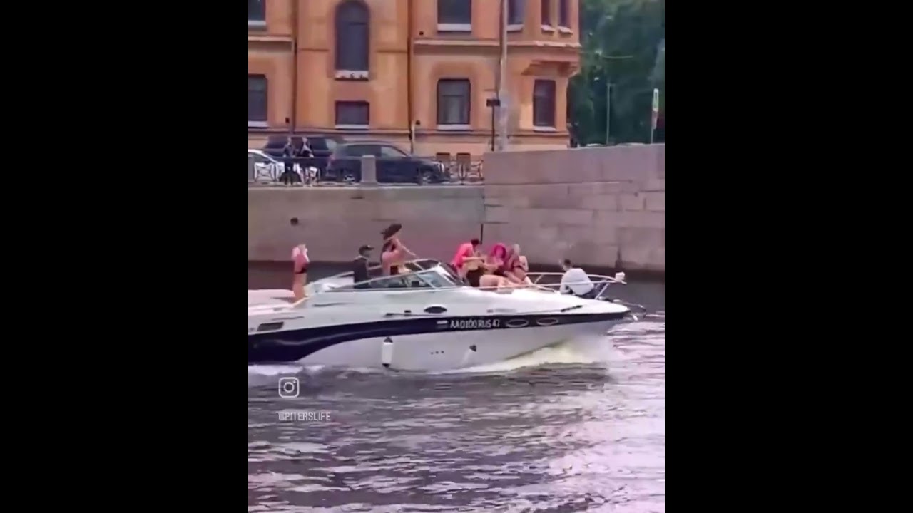 Nu mergeți niciodată cu barca sub influența alcoolului/ drogurilor. Mențineți întotdeauna o viteză sigură și rămâneți vigilenți