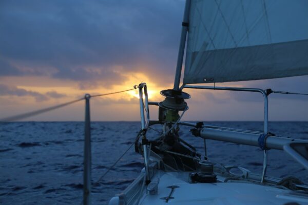 Drame la bord, în mijlocul EP -ului Oceanului Pacific. 43 (Sailing La Vagabonde)
