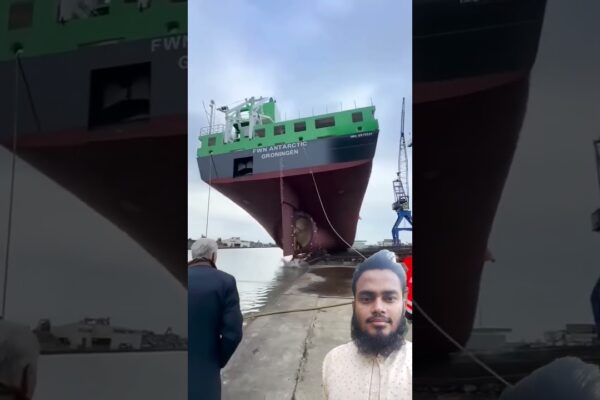 lansare magnifică a navei! #navă #automobil #livrare #navigație #port #viral #duet #role #dragoste