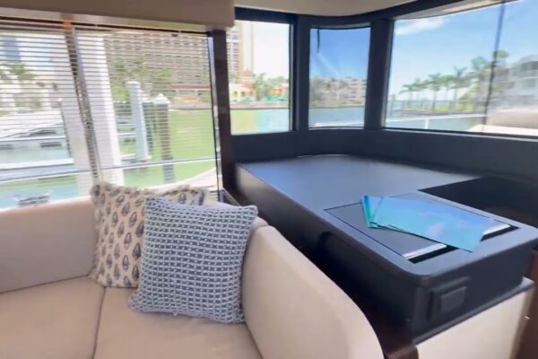 Punct de raliu | 52' Absolute Navetta la Kokomo Yacht Club
