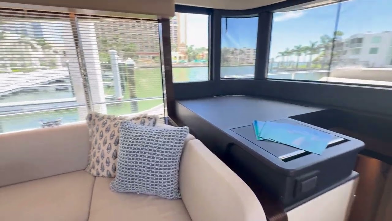 Punct de raliu | 52' Absolute Navetta la Kokomo Yacht Club