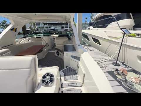 Întâlnește Biletul de Aur | 40' Searay Sundancer la Kokomo Yacht Club