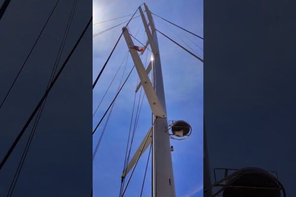 Yacht cu vele Hummingbird în Gibraltar! 🇬🇮 Lux pur. Iahtul tau de vis? #YachtLife #Gibraltar