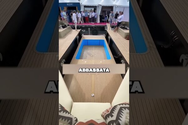 AȘA SE UMPLE PISCINA UNUI YACHT
