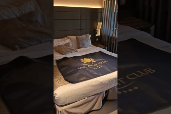 Cabină Deluxe cu balcon MSC Euribia Yacht Club 15002, orientată spre față