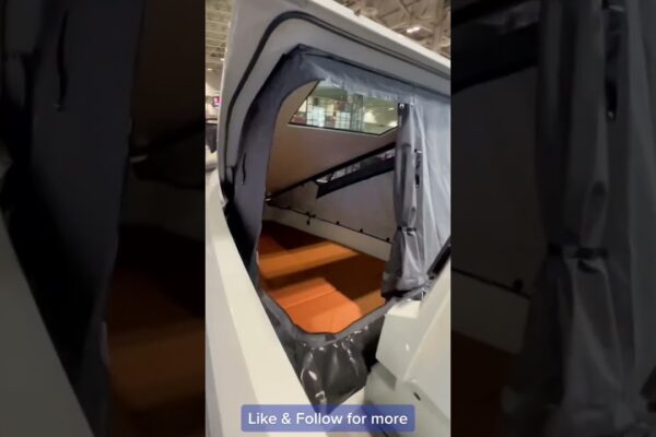 Caracteristica SLEEPOVER de la SAXDOR YACHTS #saxdor #saxdoryachts #centerconsolesonly #boatshow #newboat