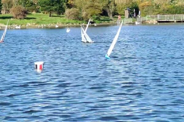 Eastbourne And District Model Yacht Club. Internă de un metru IOM Guy Fawkes Trophy Cursa 5. 11.02.2025
