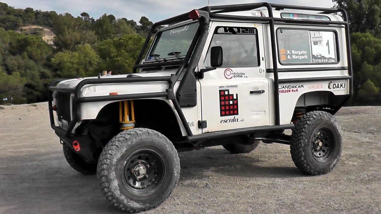Land Rover Defender 2014 Off-Road [4x4 Climb & Rotations]