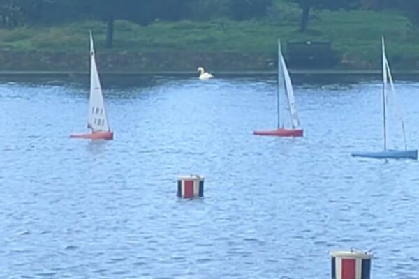 Eastbourne And District Model Yacht Club. Internă de un metru IOM Guy Fawkes Trophy Cursa 2. 11.02.2025