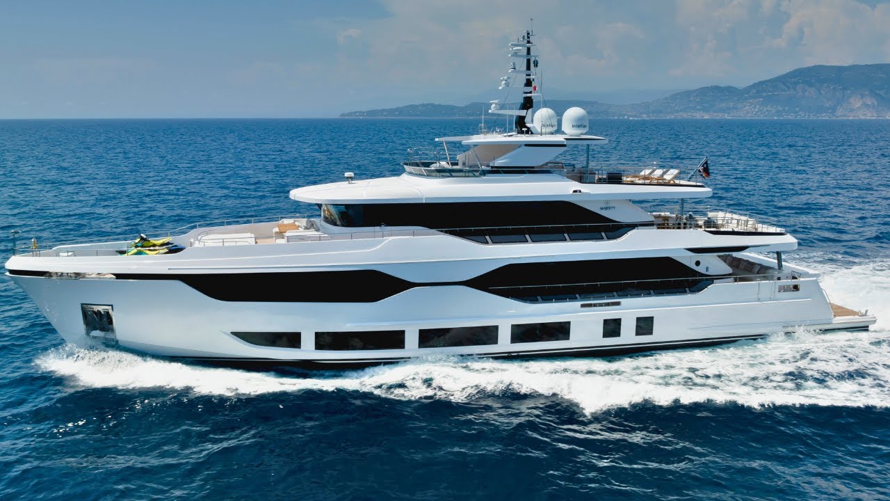 În interiorul unui superyacht de lux cu trei punți | Tur cu iaht Majesty 120