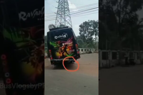autobuz turistic #shorts #dj #autobuz #trending #touristbus stunt 🔥in Kerala raavanan #busdriving