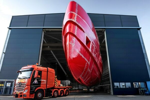 Producția de superyacht în cadrul Mega Factories – Procesul de fabricație a iahturilor miliardarelor: documentar