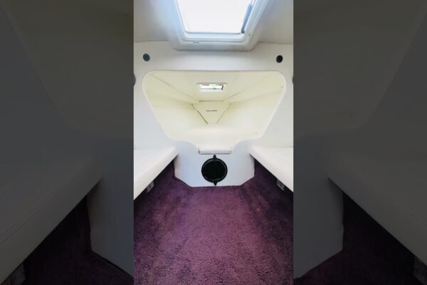 2000 Active Thunder 32 | Blue Top Yachting