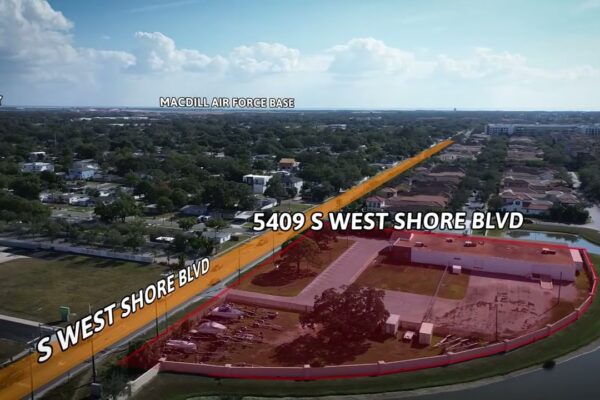 2,43 acri în fața Westshore Yacht Club de vânzare