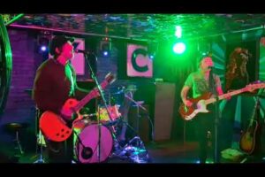 „Regina primelor impresii” de Hutchie (live @ Belltown Yacht Club din Seattle, WA 26.11.2025) Editare