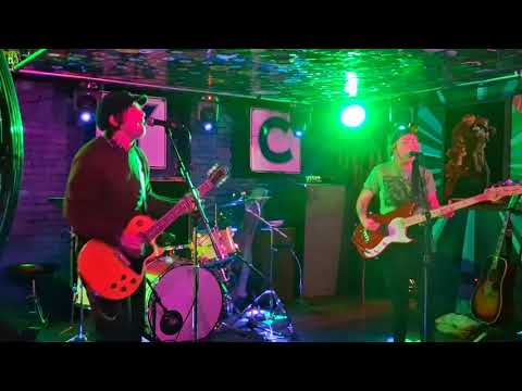 „Regina primelor impresii” de Hutchie (live @ Belltown Yacht Club din Seattle, WA 26.11.2025) Editare