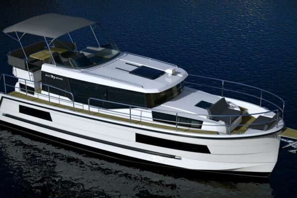 Tur de iaht de 249.000 GBP: Balt 37 Grand