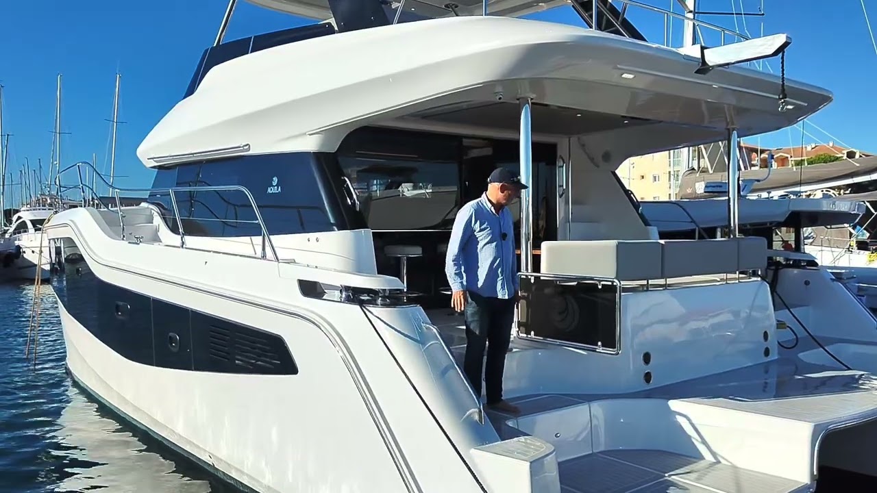 Aquila 46 Yacht: Catamaran cu motor cu spațiu