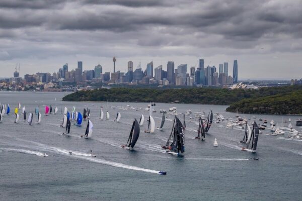 Rolex Sydney Hobart Yacht Race 2025 – Marea cursă spre sud este în desfășurare