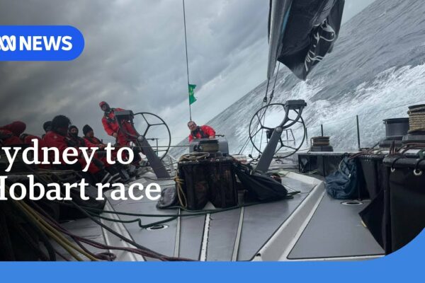 Sydney la Hobart: Mai mult de un sfert dintre iahturi se retrag, SHK Scallywag preia conducerea | ŞTIRI ABC