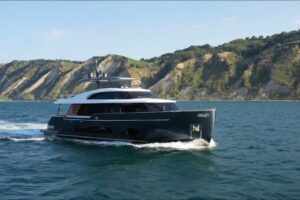 În interiorul lui Magellano 25M: Iahtul Crossover suprem