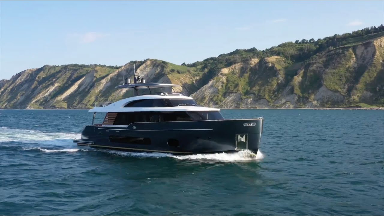 În interiorul lui Magellano 25M: Iahtul Crossover suprem