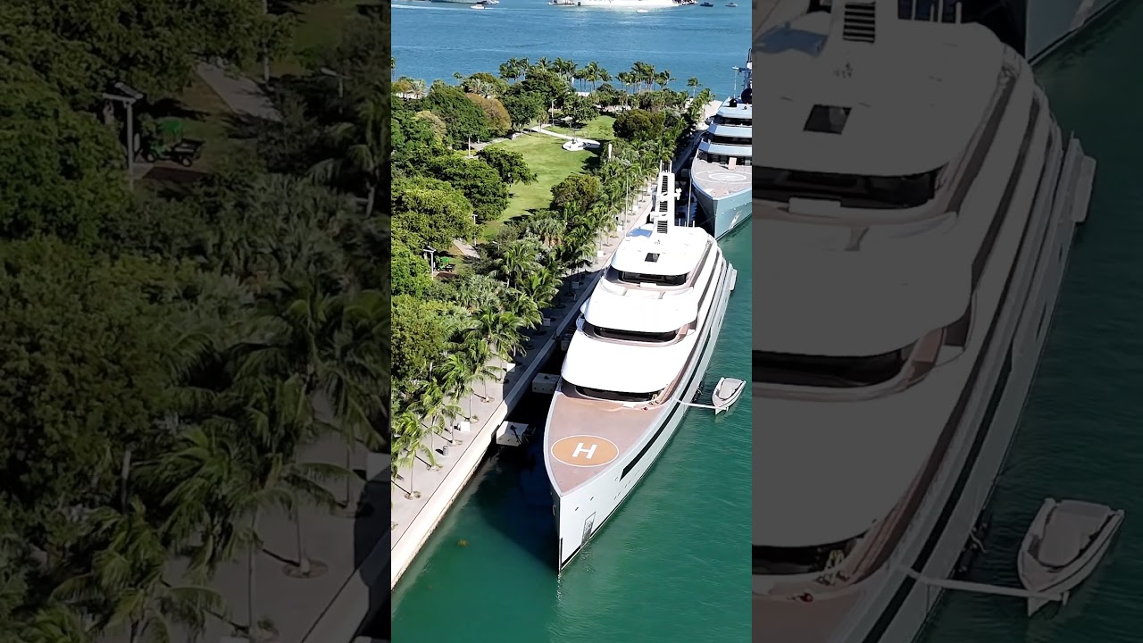 Două mari în Port. Miami super iaht Marina.