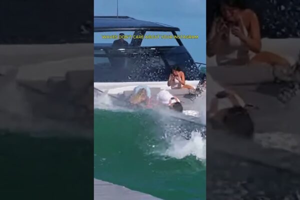 HAULOVER NU Îți PASĂ DE INSTAGRAMUL TĂU DE INSTAGRAM #yacht #waves