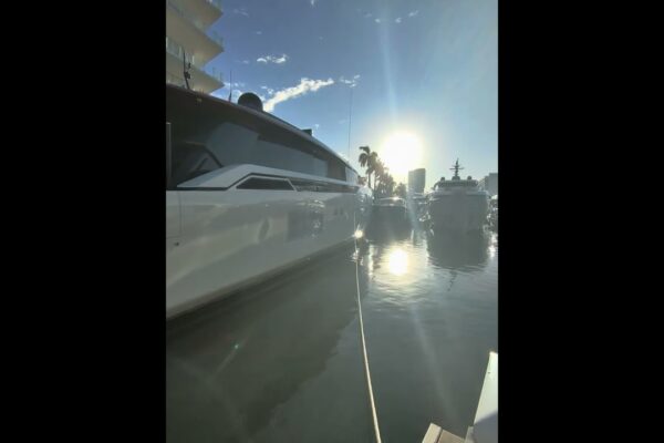 Yacht cu motor Sanlorenzo SP110 108ft – YachtBuying101.com