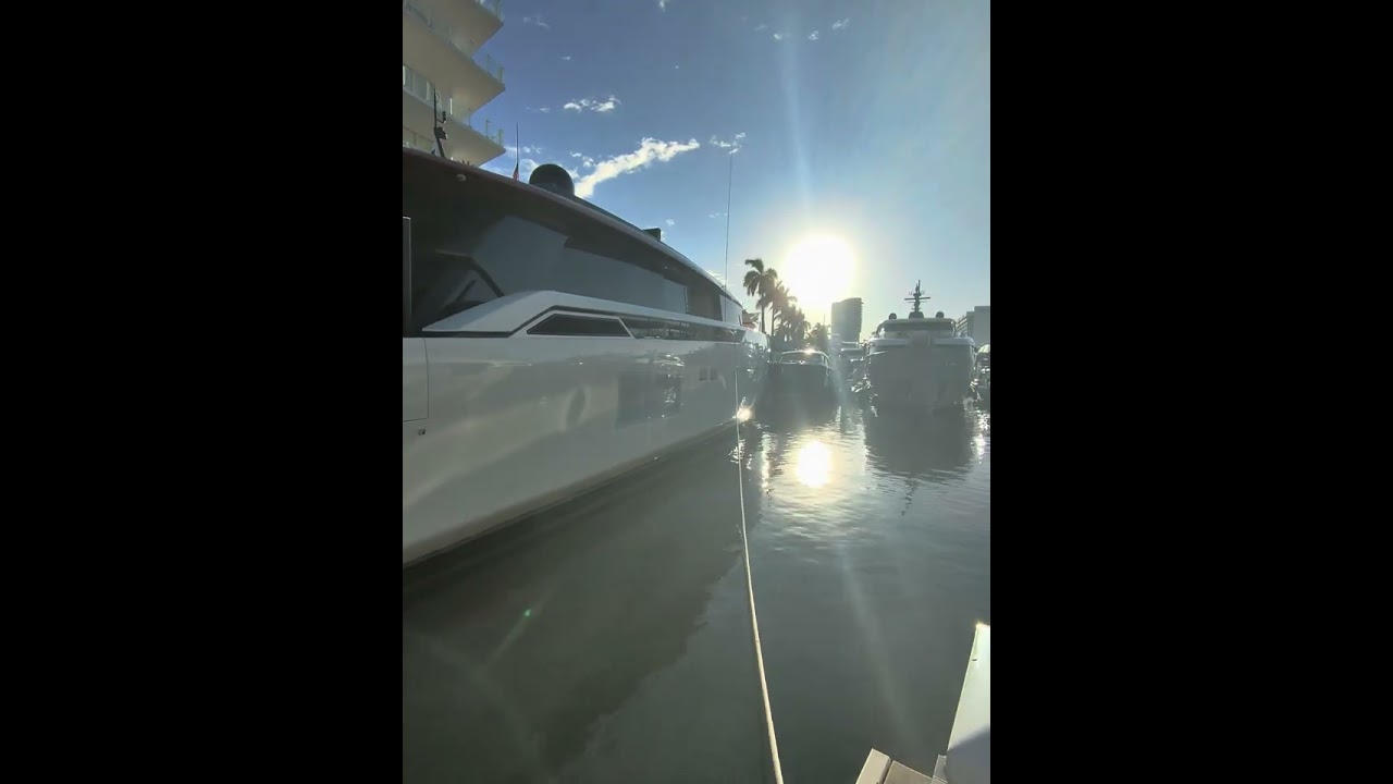 Yacht cu motor Sanlorenzo SP110 108ft – YachtBuying101.com