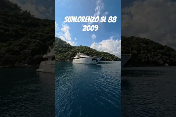 SANLORENZO SL 88 MOTOR YACHT DE VANZARE
