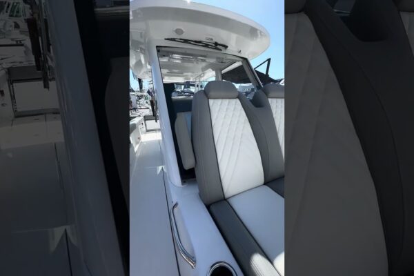 2026 Everglades 375 CC | Blue Top Yachting